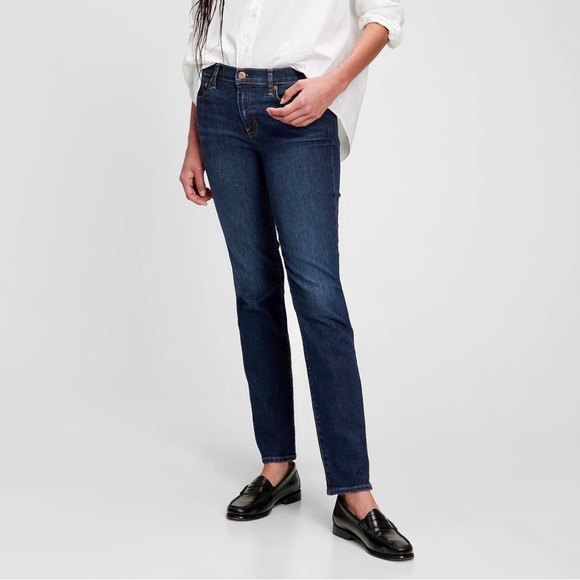 GAP Denim - GAP Mid Rise Real Straight Jeans • Like New • 25R
